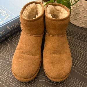 UGG Classic Chestnut Tan Boots S/N 1016222 Size 8